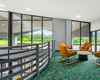 Spark by Hilton Lexington Hamburg - Lexington - Salónek