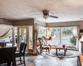 Cliff Dwellers Inn - Blowing Rock - Olohuone