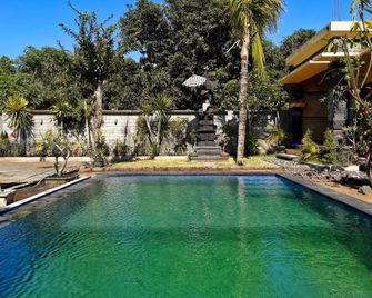 Indah Anugrah - Kubu - Uima-allas