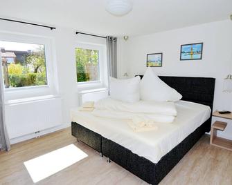 Danziger Str 18 - Heiligenhafen - Bedroom