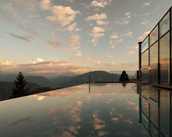 Saltus - Jenesien - Pool