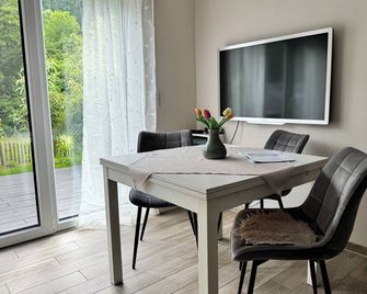 Vacation apartment in a green location in the Neckar valley, very well equipped - Eberbach - Dining room