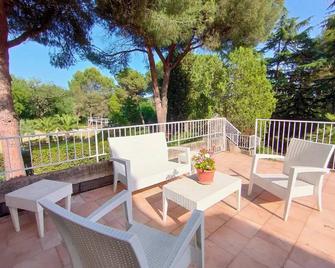 Villa Vittorio a 4km dal mare - Trebbiantico - Balcón