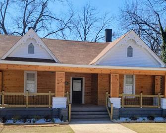 Huge House - Hampton - Edificio