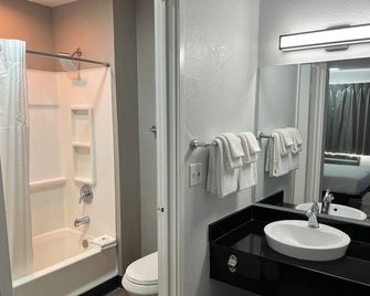 Motel 6 Lakeland - Lakeland - Bathroom