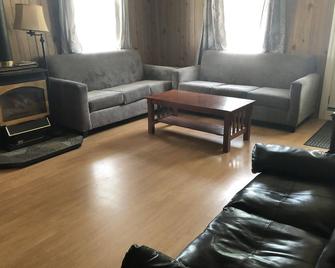 Balsam Lake Cottage 5 Bed room - Kawartha Lakes - Living room