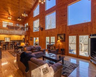 Stress Re-Leaf - Blowing Rock Cabin with great view, hot tub, pool table - Lenoir - Huiskamer
