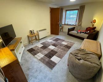 Lovely And Spacious 2bd Holiday Retreat - Ballater - Living room