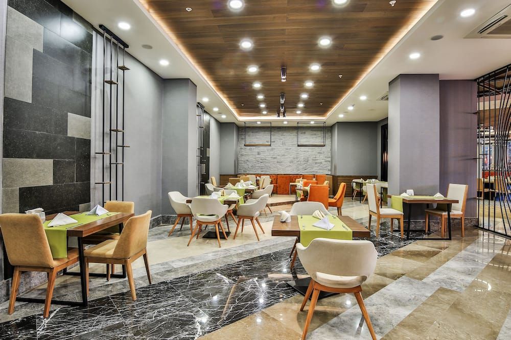 منتجع سارون بالاس