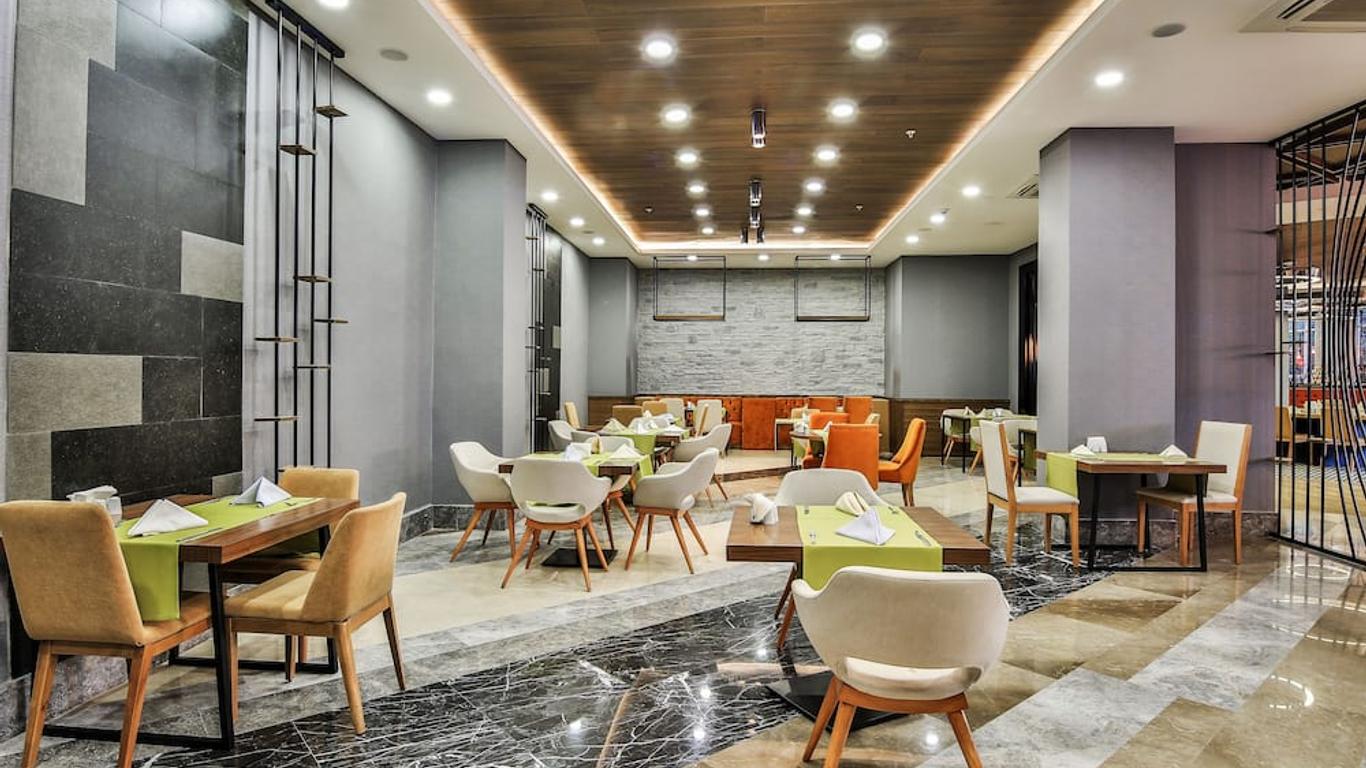 منتجع سارون بالاس