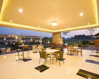 Bua Tara Resort - Bang Lamung - Restaurante