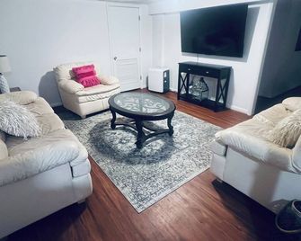 Well kept, clean, one bedroom guest suite in charming Cumberland MD - Cumberland - Wohnzimmer