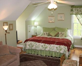 Hunt Box-Antique Filled Cottage On Lowelands Farm-Middleburg\nzonr-2024-012704 - Middleburg - Bedroom