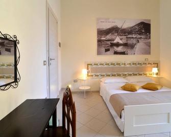 Santi e Saraceni Rooms - Salerno - Bedroom