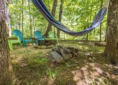 Pet friendly Luxury Cabin near Helen with fire pit - Cleveland - Patio