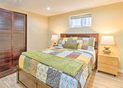 Cozy North Bend Getaway in Walkable Location! - North Bend - Bedroom