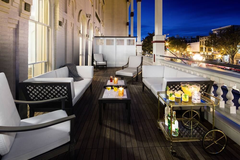 The Adelphi Hotel - סאראטוגה ספרינגס - מרפסת