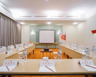 Harris Resort Batam Waterfront - Batam - Αίθουσα συνεδρίου