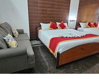 Hotel Landmark - Yelagiri - Bedroom