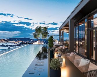 Infinity Budapest Hotel - Adults Only - Budapest - Piscina