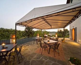 B&B Le Dimore Mezza Costa - San Casciano Val Di Pesa - Innenhof