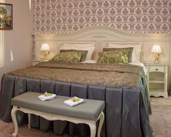 سافوي هوتل - تشيسيناو - غرفة نوم