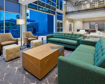 Hampton Inn & Suites San Diego Airport Liberty Station - San Diego - Lounge
