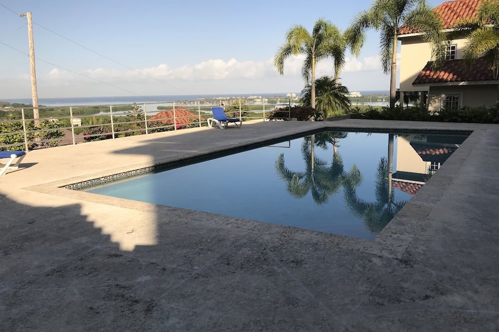 2 Bedrooms Panoramic Seaview Condo Villa - Montego Bay - Piscina
