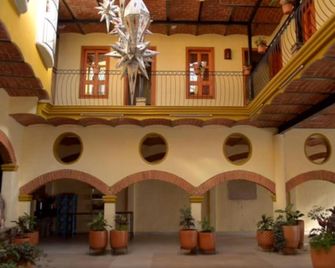 OYO Hotel Castillo Santa Cecilia - Tapalpa - Lobby