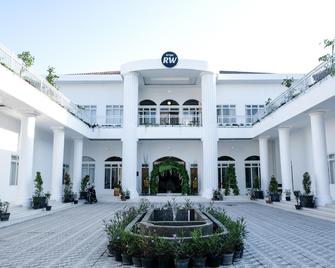Griya Rw Family Guest House Redpartner - Surakarta City - Budova