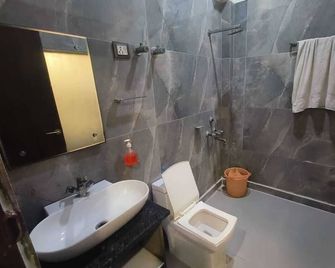 Hotel Opm & Restaurant - Agra - Bad