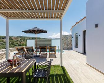 Diamond Villa with swimming pool - Rodia - Balcony