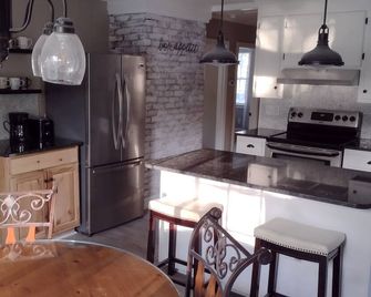 Charming Cozy Cottage Near Downtown New Bern w 2.5 BA - New Bern - Küche