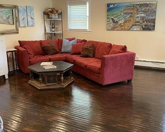 Sunsational Locust Valley Village Charmerhigh Speed Internet! - Locust Valley - Sala de estar