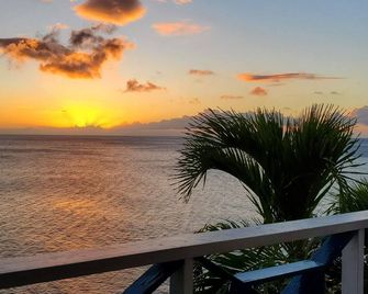 Sonido Del Mar, Island Retreat, 9 minute walk to the beach - Old Towne - Balcón