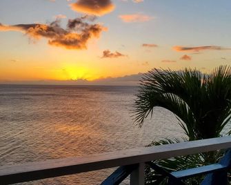 Sonido Del Mar, Island Retreat, 9 minute walk to the beach - Old Towne - ระเบียง