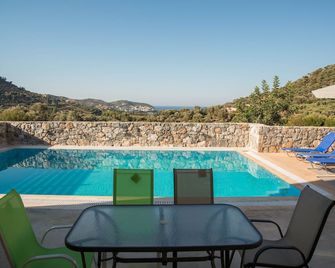 Stone made villa with 3 bedrooms and a 48sqm private pool - Vlichada - Piscina