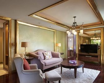 Sukhothai Heritage Resort - Sawankhalok - Living room