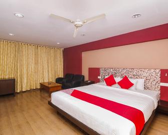 OYO 33399 Hotel Alwin - Tuticorin - Bedroom