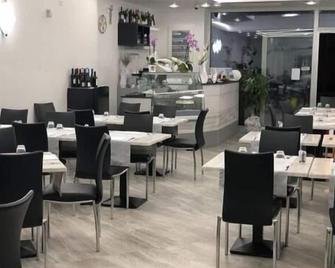 B&B Brezza Marina & Ristorante Shoreline - Pozzallo - Restaurant