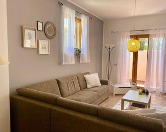 Mondello Holiday Home - Palermo - Wohnzimmer