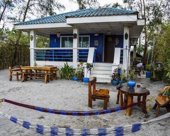 aZul Zambales Beachfront House - Botolan - Patio