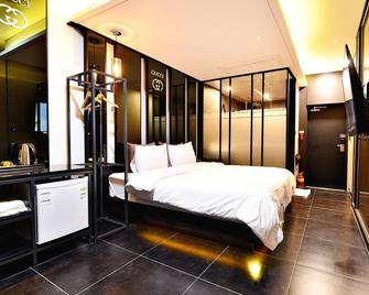Yeosu K-boutique Hotel - Yeosu - Bedroom
