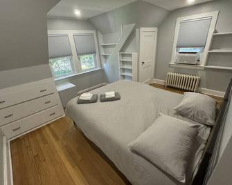 Thames River Retreat · Ct College+casinos+uscga - Waterford - Bedroom