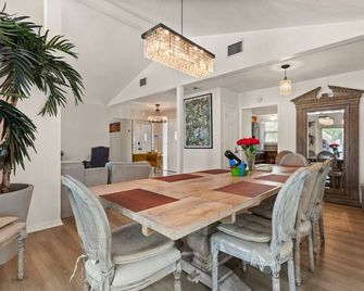 Luxury Home, Workspace, Movie Room And Bbq - Kissimmee - Comedor