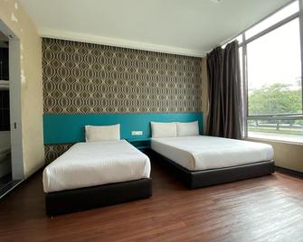 OYO 89752 7 Days Express Hotel - Ayer Hitam - Bedroom