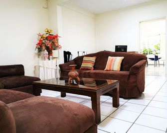 Hotel Armonía Hostal - San Salvador - Living room