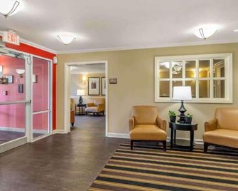 1 King Bed | Non-Smoking, Kitchen, Shower - Vernon Hills - Lobby