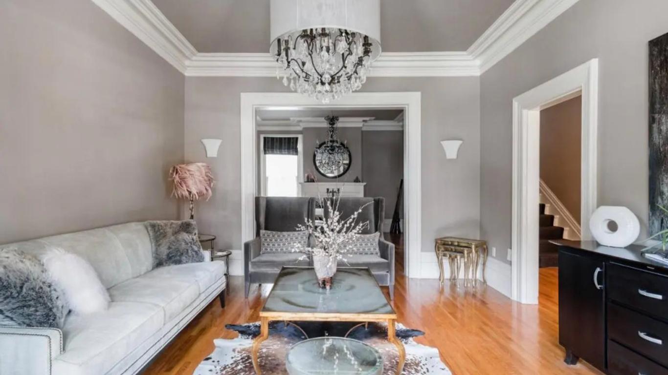 Downtown Luxury Victorian Retreat