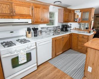 Dogs Welcome! Lake House. Close to Dells! - Mauston - Küche